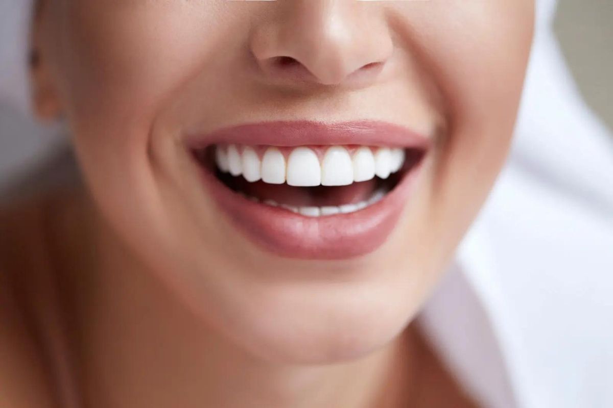 how to naturally whiten your teeth at home